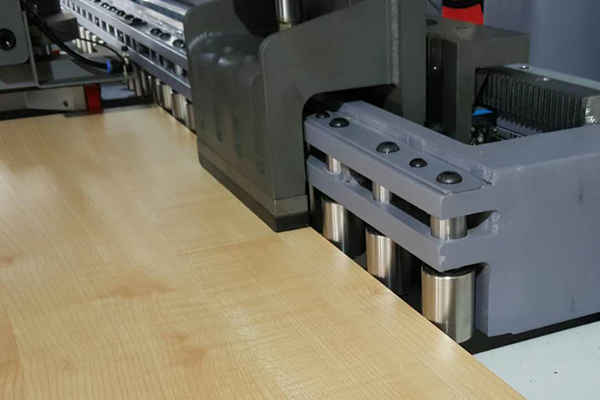 自動夾板送料裝置