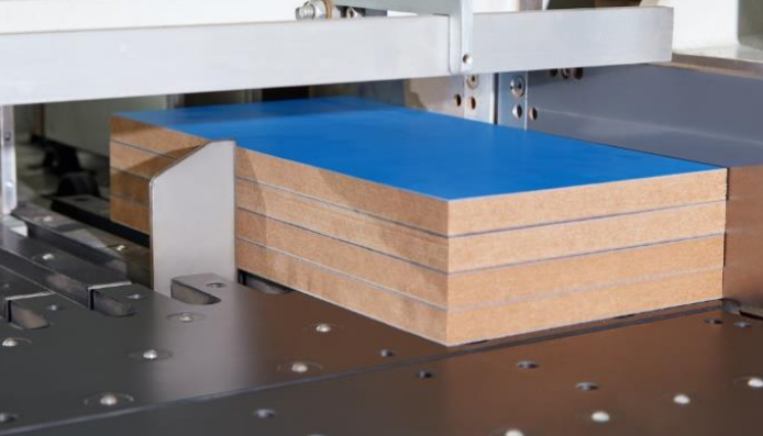 側(cè)靠機(jī)構(gòu) 鋸車集成側(cè)靠裝置